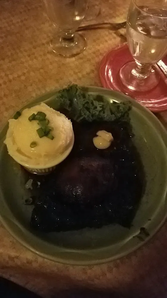 Steak w Portobello Mushroom & Garlic Potatoes