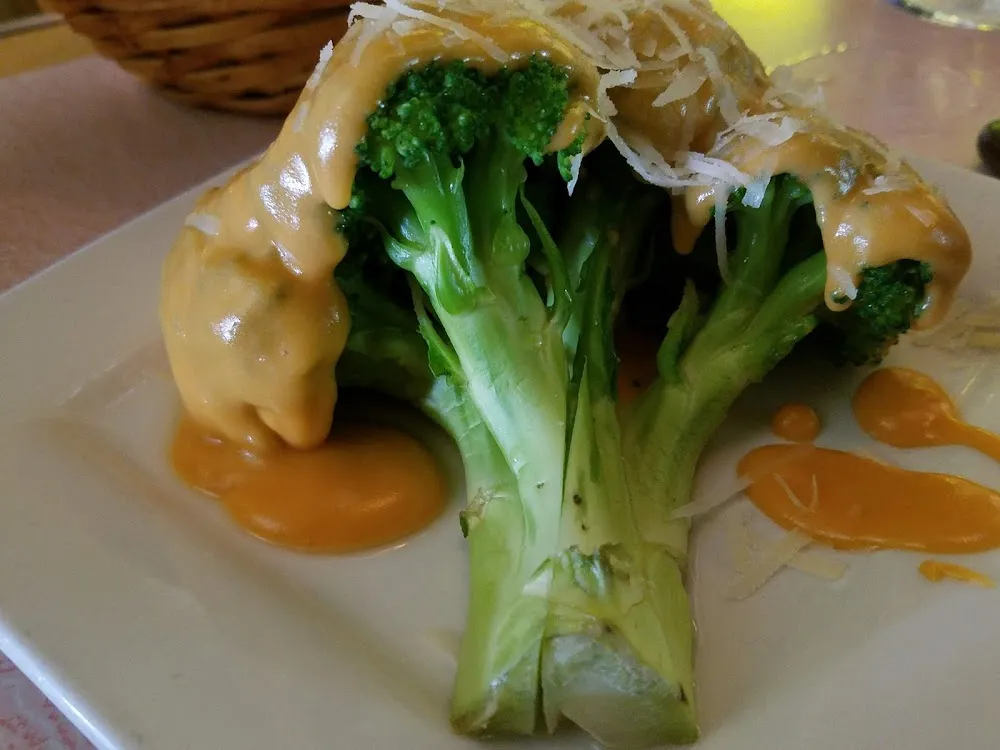 Steamed Broccoli with Cheese Sauce